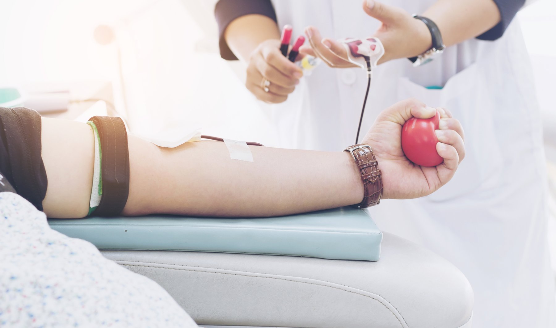 Những lợi ích bất ngờ về sức khỏe của người đi hiến máu  - Ảnh 2
